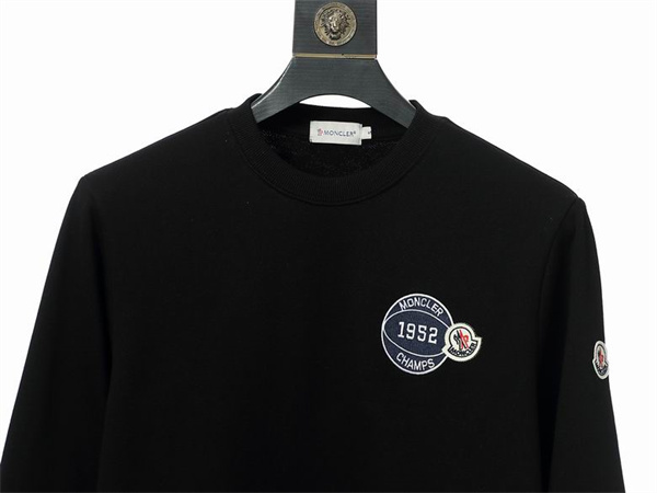 MONCLER 偽物 トレーナー 1952ロゴ 刺繍 クラシック 2色展開 モンクレール