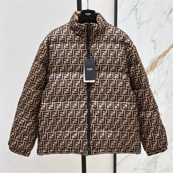 フェンディ コピー ダウンジャケット FFロゴ リバーシブル ストライプ柄 ダークレッド ベージュ FENDI 