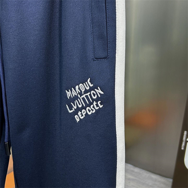 ルイヴィトン コピー セットアップ 刺繍ロゴ デザイン入り マルーン アイボリー LOUIS VUITTON