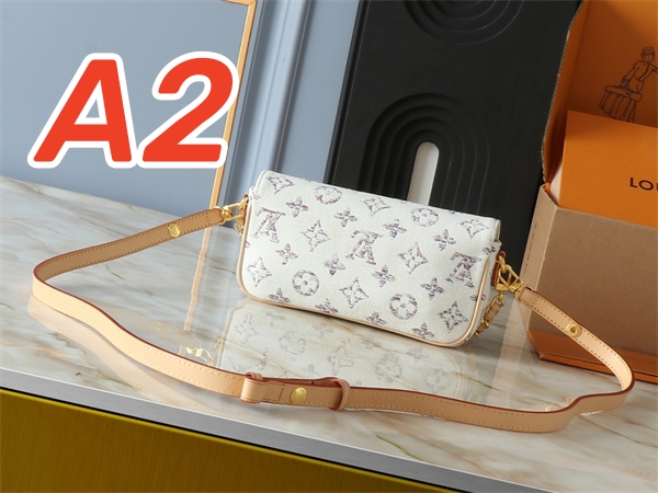 LOUIS VUITTON  コピーショルダーバッグ エンボスモノグラム ホワイトレザー ゴールドチェーン 高級感＆コンパクト