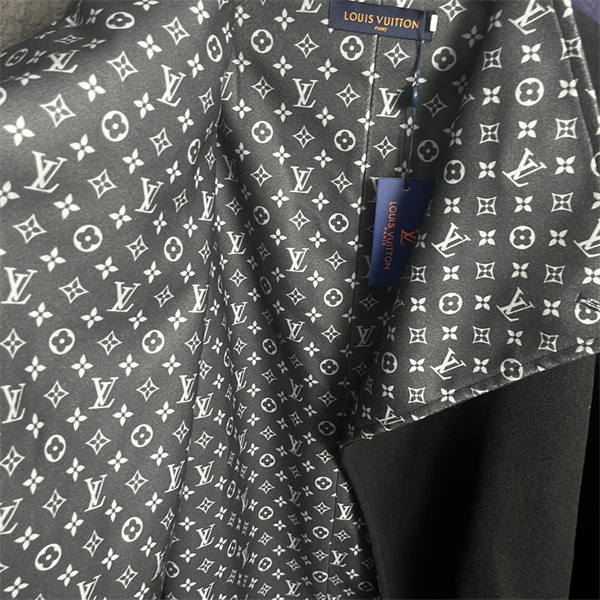 LOUIS VUITTON 偽物 コート ブラック モノグラム裏地 レザーアクセント ルイヴィトン