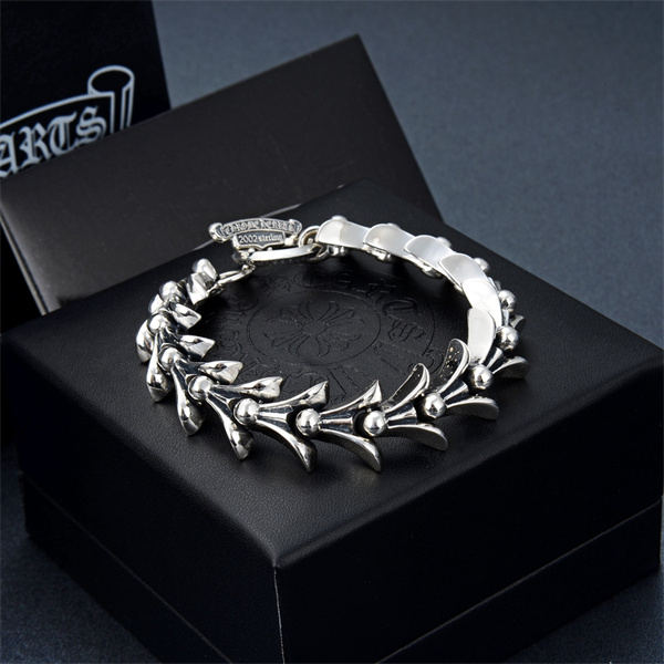 CHROME HEARTS コピー ブレスレット クロスモチーフ 重厚シルバーチェーン デザイン クロムハーツ