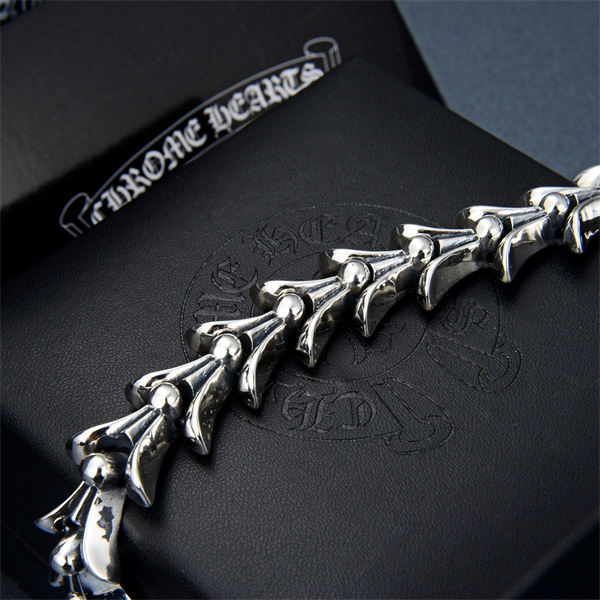 CHROME HEARTS コピー ブレスレット クロスモチーフ 重厚シルバーチェーン デザイン クロムハーツ