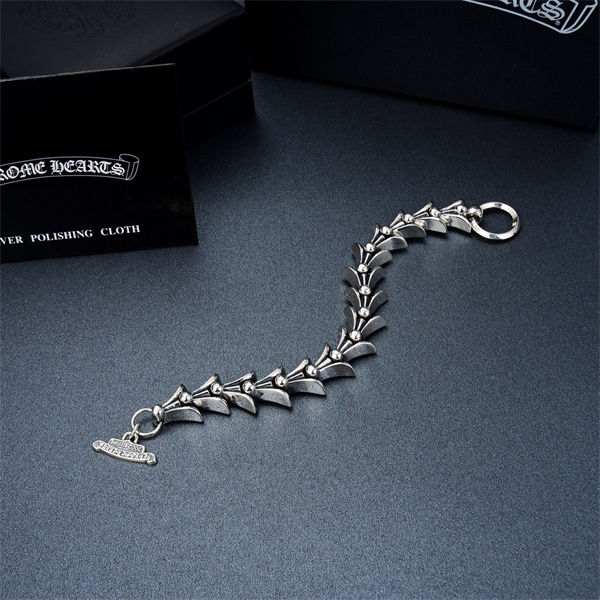 CHROME HEARTS コピー ブレスレット クロスモチーフ 重厚シルバーチェーン デザイン クロムハーツ