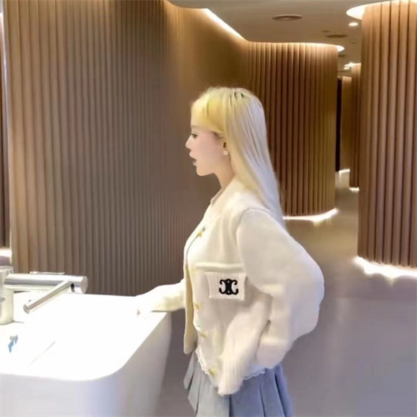 セリーヌ 偽物 ジャケット トリオンフロゴ付きポケット 上品なフィット感 CELINE