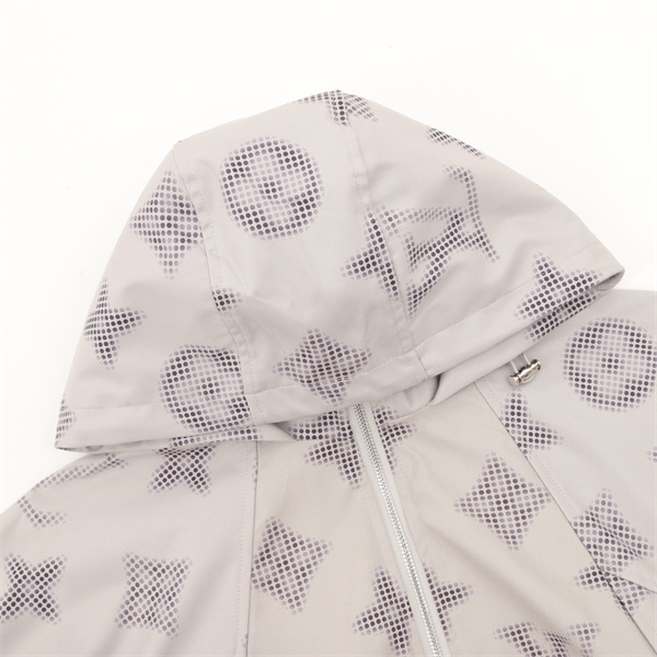 ルイヴィトン コピー ジャケット アイコニックモノグラム 軽量素材 スタイリッシュデザイン LOUIS VUITTON