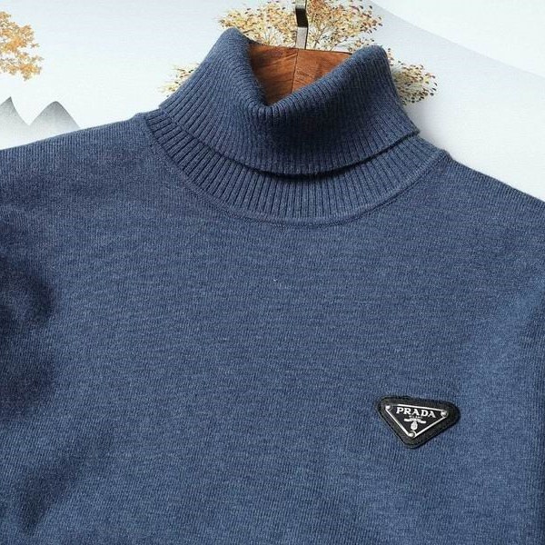 PRADA 偽物  セーター タートルネック トライアングルロゴが際立つ プラダ