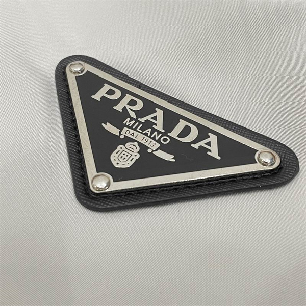 2024人気作 PRADA 偽物 ジャケット ホワイトブラック コントラスト プラダ