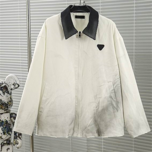 プラダ コピー ジャケット 三角ロゴ モノトーンアクセント 立体感 PRADA