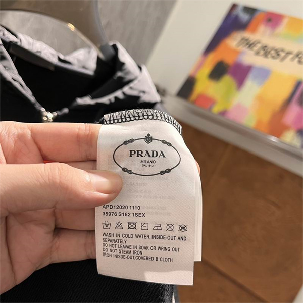 プラダ スーパーコピー ジャケット エンボスロゴ カジュアル 刺繍 PRADA