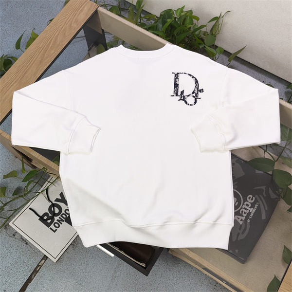 ディオール コピー トレーナー 頭文字ロゴ ホワイト地 モダンな印象 DIOR