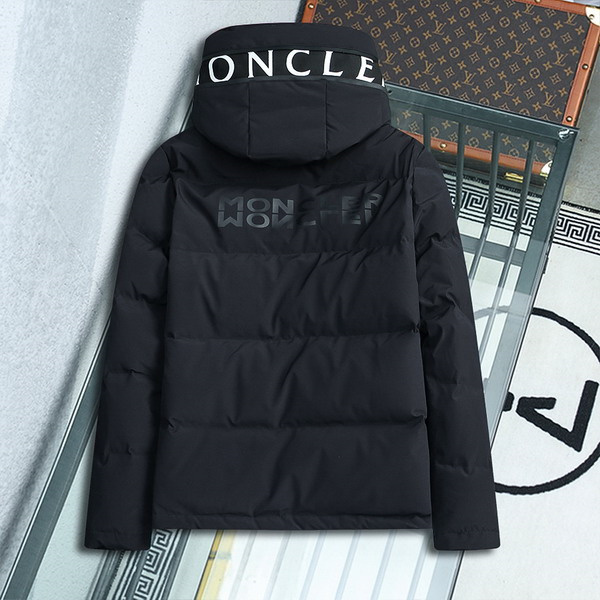 MONCLER 偽物 ダウンジャケット ロゴ刺繍 フード付き スポーティ モンクレール