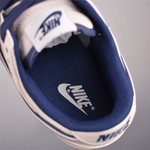 Nike SB Dunk Low×Supreme 偽物 スニーカー アイボリー×ネイビー ロゴ 新作限定 モデル コラボ シュプリーム