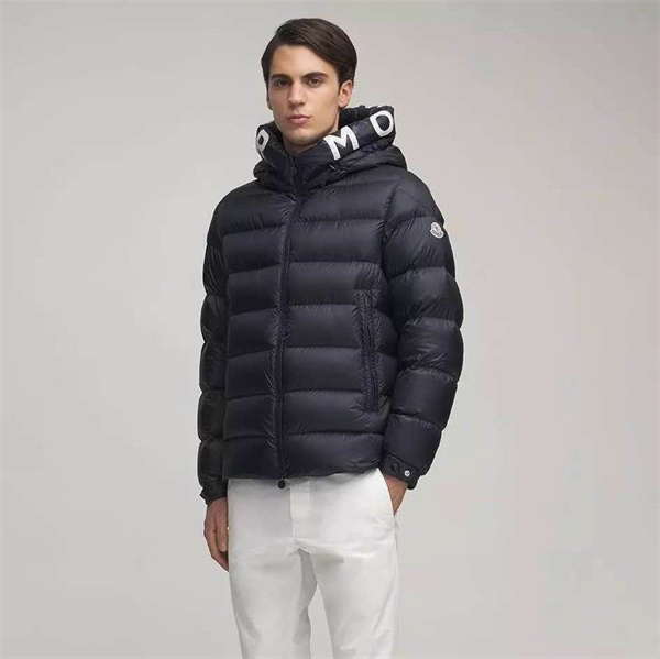 モンクレール コピー ダウンジャケット フード周囲ロゴ デザイン性抜群 MONCLER
