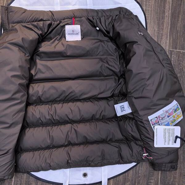 MONCLER スーパーコピー ダウンジャケット ロゴストライプ コミカルタグ モンクレール