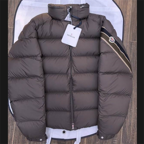 MONCLER スーパーコピー ダウンジャケット ロゴストライプ コミカルタグ モンクレール