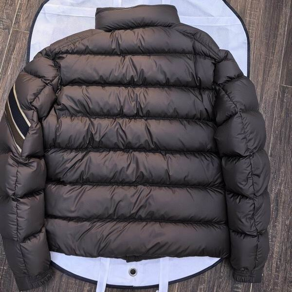 MONCLER スーパーコピー ダウンジャケット ロゴストライプ コミカルタグ モンクレール