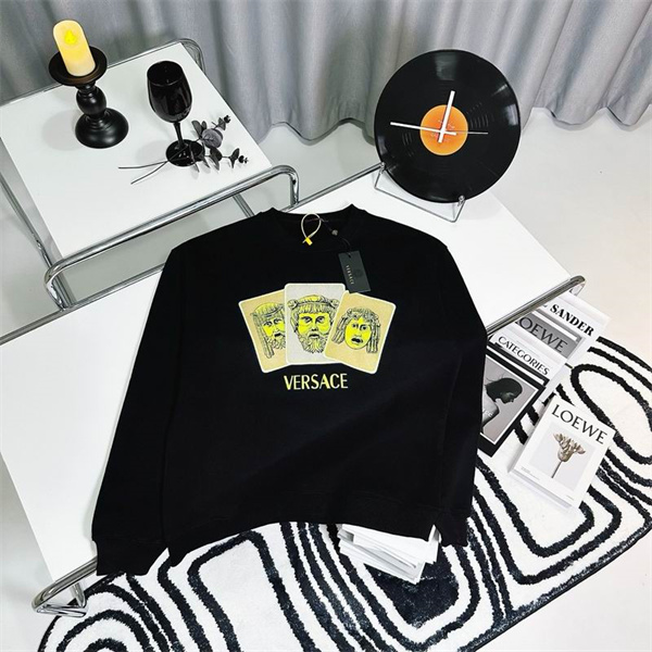 ヴェルサーチ コピー トレーナー 3顔ロゴ ギリシャ風芸術 古代彫刻 デザイン 高級感 鮮やかな VERSACE