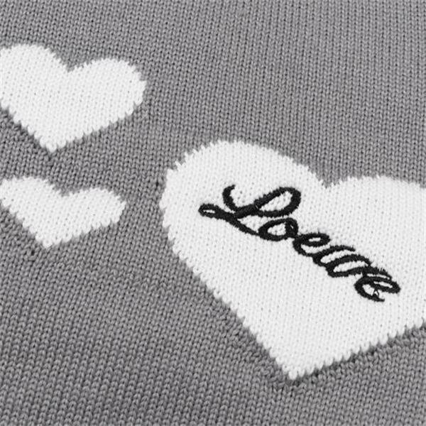 LOEWE コピー セーター ハート ロゴ刺繍 愛らしいデザイン 軽やかで温かい 定番人気 ロエベ