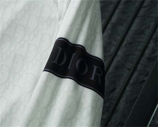 DIOR コピー シャツ モノグラム ワッペン 刺繍 シンプル 上品 ディオール
