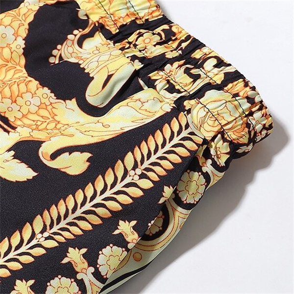 VERSACE コピー セットアップ ゴージャス バロック柄 デザイン 目を引く リゾート対応 ヴェルサーチ