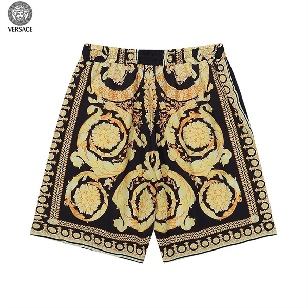 VERSACE コピー セットアップ ゴージャス バロック柄 デザイン 目を引く リゾート対応 ヴェルサーチ