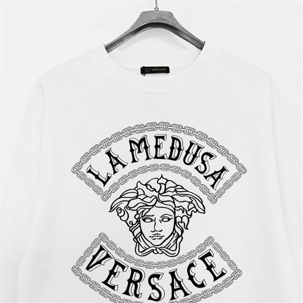 ヴェルサーチ 偽物 トレーナー チェーンモチーフ LA MEDUSA ロゴ 際立つ シンプル VERSACE