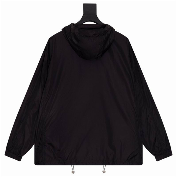 トレンドセッター プラダ スーパーコピー ジャケット ポケットディテール トライアングルロゴ ミニマルデザイン PRADA