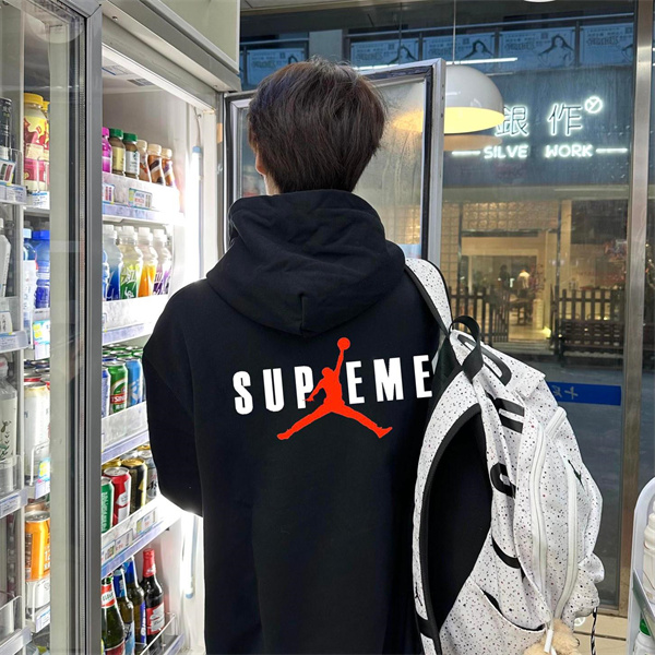シュプリーム 偽物 パーカー ロゴプリント ジャンプマンシルエット SUPREME