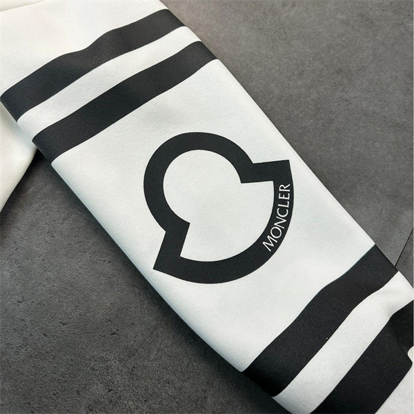 モンクレール スーパーコピー トレーナー Mロゴ ストライプ スポーティーデザイン MONCLER