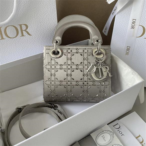 ディオール スーパーコピー ハンドバッグ スタッズ装飾 モダンデザイン DIOR