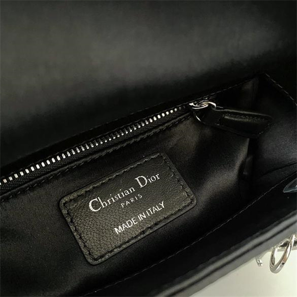 ディオール スーパーコピー ハンドバッグ スタッズ装飾 モダンデザイン DIOR