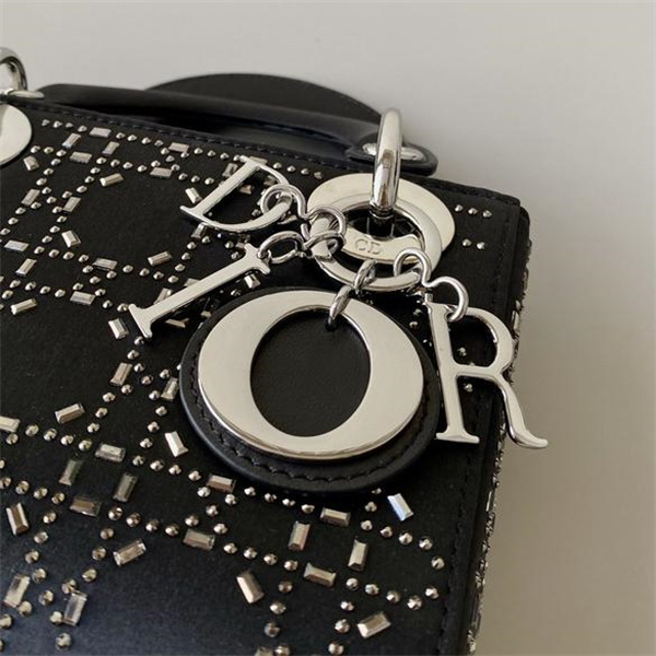 ディオール スーパーコピー ハンドバッグ スタッズ装飾 モダンデザイン DIOR