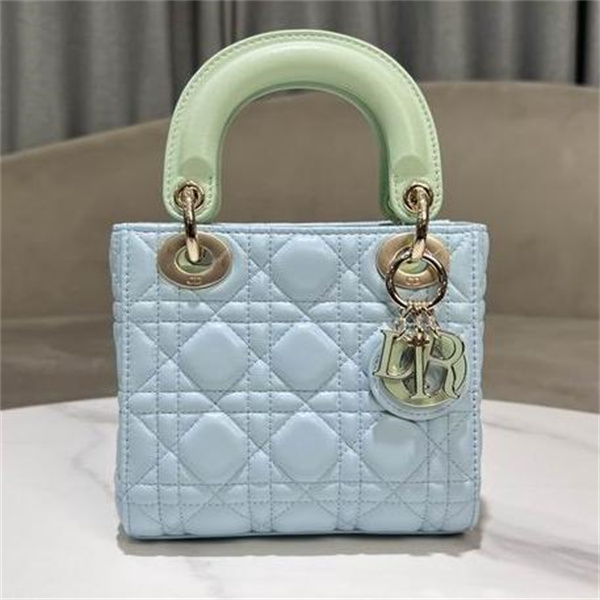 ディオール スーパーコピー ハンドバッグ カナージュステッチ ホワイト ブラック ゴールドチェーン 高級感 DIOR