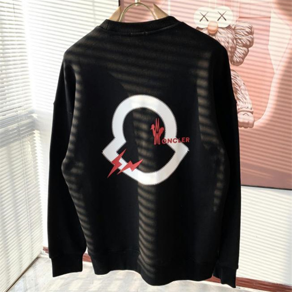 MONCLER スーパーコピー トレーナー シンプル 洗練 ブラック 電撃モチーフ モンクレール