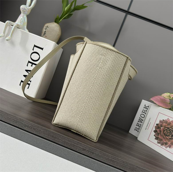 LOEWE 偽物 ハンドバッグ 刺繍ロゴ キャンバス 軽量 ショルダー付き ロエベ