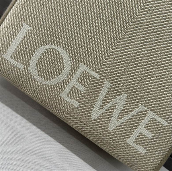 LOEWE 偽物 ハンドバッグ 刺繍ロゴ キャンバス 軽量 ショルダー付き ロエベ