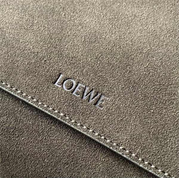 LOEWE スーパーコピー メッセンジャーバッグ キャメルスエード 温かみ ロゴ ショルダー ロエベ