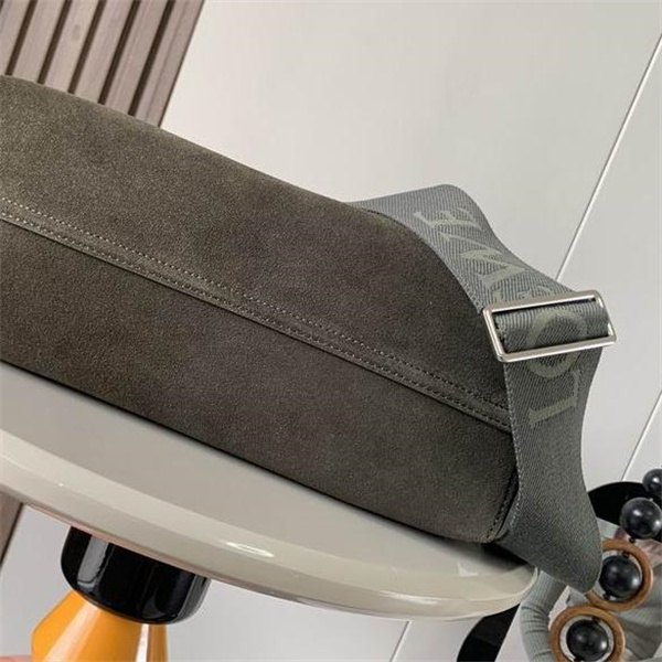 LOEWE スーパーコピー メッセンジャーバッグ キャメルスエード 温かみ ロゴ ショルダー ロエベ