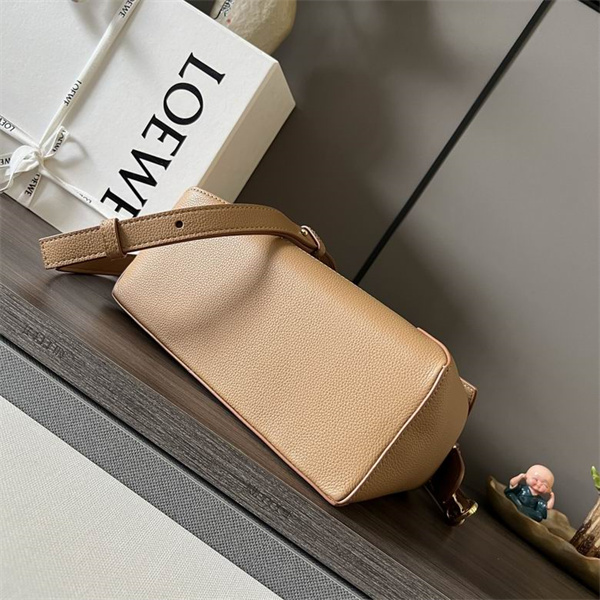LOEWE コピー ハンドバッグ キャメルレザー アイコニックロゴ 調節ストラップ ロエベ