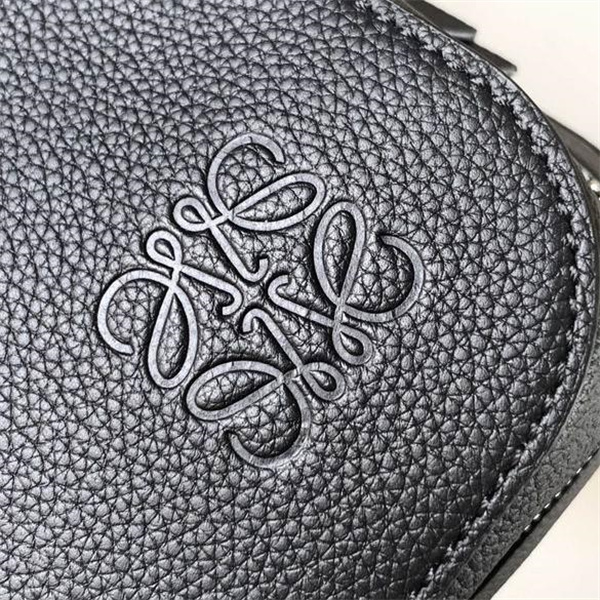 LOEWE コピー ビジネスバッグ シンプル ブラックレザー 耐久性 高級感 ロエベ