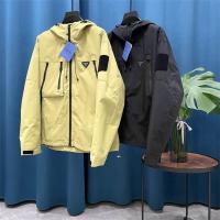 プラダ スーパーコピー ジャケット 三角ロゴ 耐水ポケット モダンデザイン PRADA