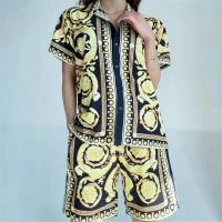 VERSACE コピー セットアップ ゴージャス バロック柄 デザイン 目を引く リゾート対応 ヴェルサーチ