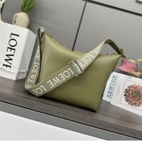 LOEWE スーパーコピー ショルダーバッグ オリーブグリーン ロゴ入りストラップ 実用的 ロエベ