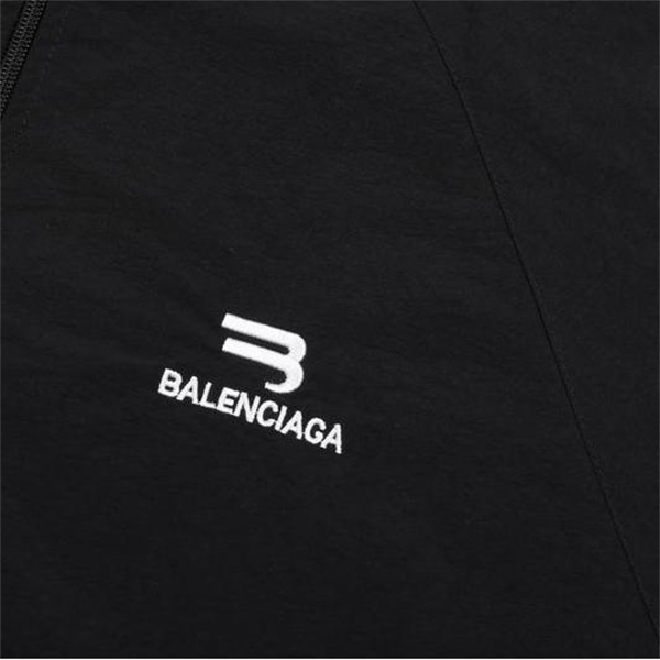 コーデが決まる BALENCIAGA スーパーコピー ジャケット シンプル ロゴ スポーティ 都会的 バレンシアガ