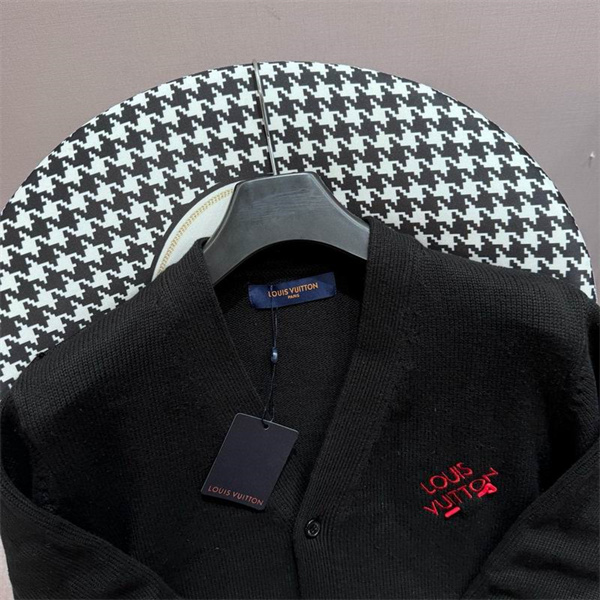 ルイヴィトン スーパーコピー カーディガン モノグラム ロゴ ウール素材 高級感 シンプル デザイン LOUIS VUITTON