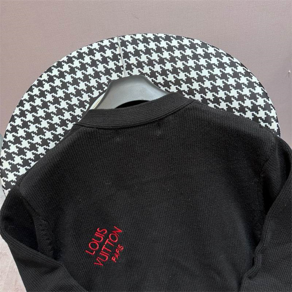 ルイヴィトン スーパーコピー カーディガン モノグラム ロゴ ウール素材 高級感 シンプル デザイン LOUIS VUITTON