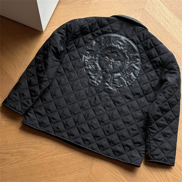 CHROME HEARTS 偽物 中綿ジャケット ダイヤモンドキルティング クロスモチーフ エンボスロゴ クロムハーツ