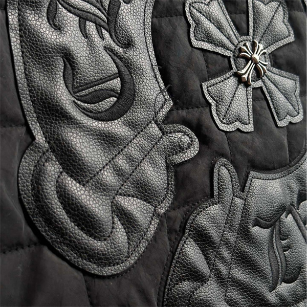 CHROME HEARTS 偽物 中綿ジャケット ダイヤモンドキルティング クロスモチーフ エンボスロゴ クロムハーツ