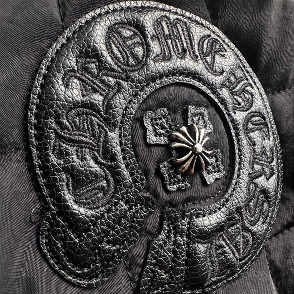 CHROME HEARTS 偽物 中綿ジャケット ダイヤモンドキルティング クロスモチーフ エンボスロゴ クロムハーツ